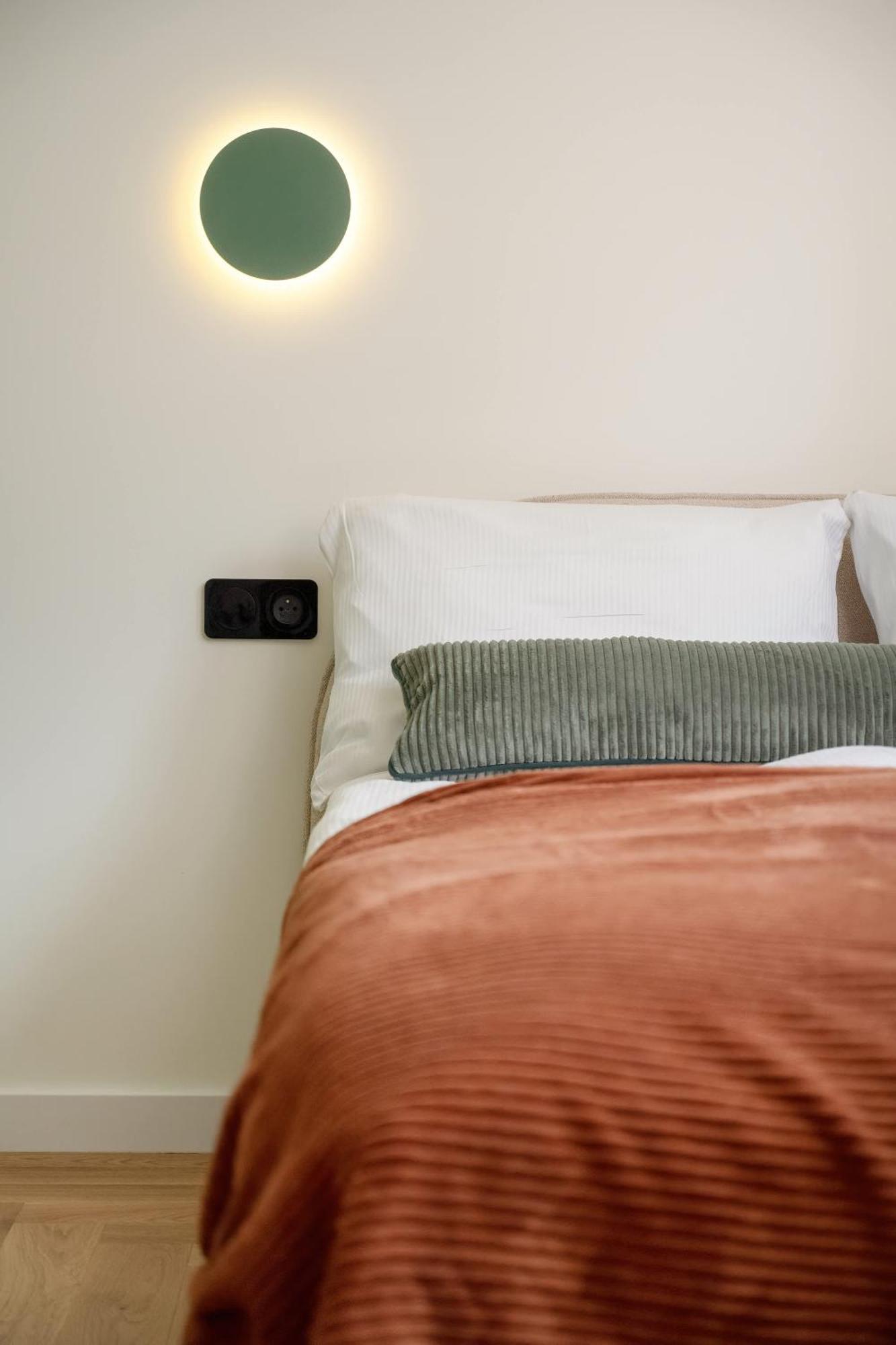 Modern And Unique In The Centre Of By Renters *